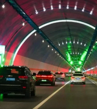 Tiene 22 kilómetros de largo y atraviesa una montaña