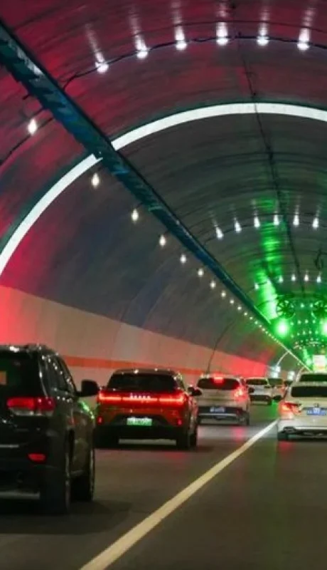 Tiene 22 kilómetros de largo y atraviesa una montaña