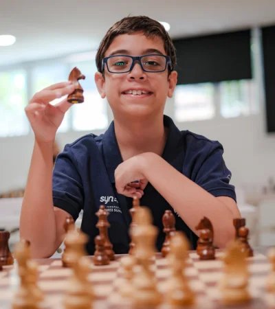 El argentino superó los 2500 puntos en las tres modalidades y asombra a la élite mundial.