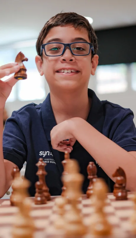 El argentino superó los 2500 puntos en las tres modalidades y asombra a la élite mundial.