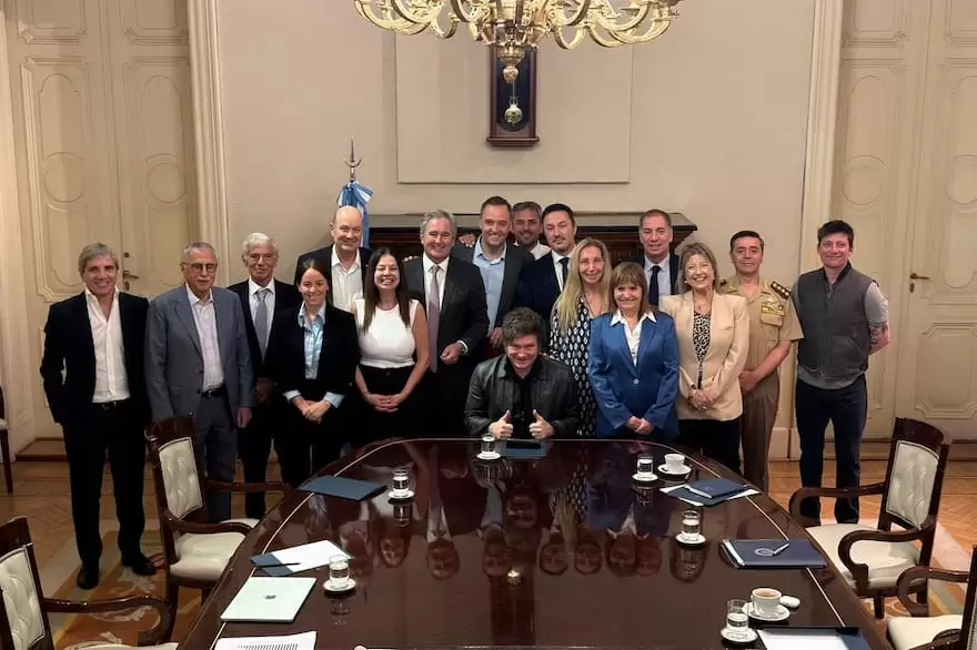 Javier Milei junto a su gabinete