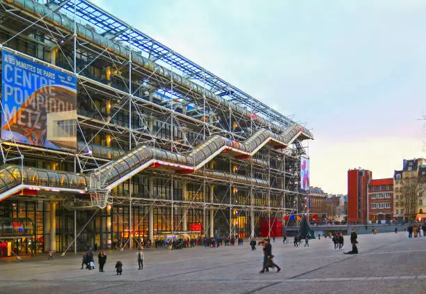 Centro Pompidou (París, Francia).