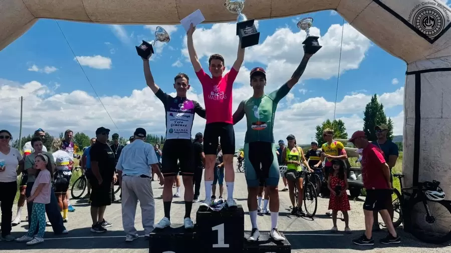 El ganador en el podio con Guaymallén y Tupungato