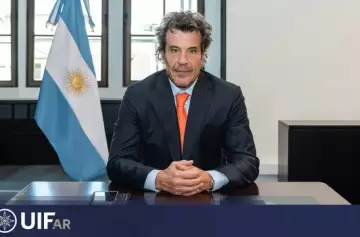 Investigación por lavado: El jefe de la UIF viaja a Estados Unidos para rastrear millones de la AFA