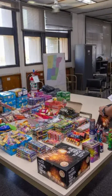 A pesar de la prohibición vigente, el estruendo en el cielo mendocino evidenció las grietas de una ley que no logró frenar el uso de pirotecnia.