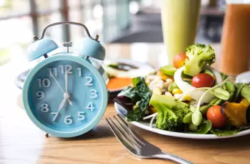 Ni influencers ni modas: un cardiólogo explica la verdad detrás del ayuno intermitente