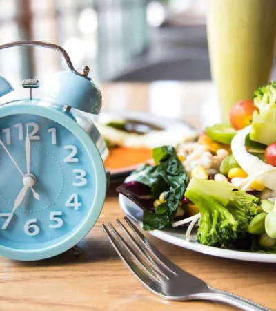 El especialista advirtió que el ayuno intermitente requiere supervisión médica previa.