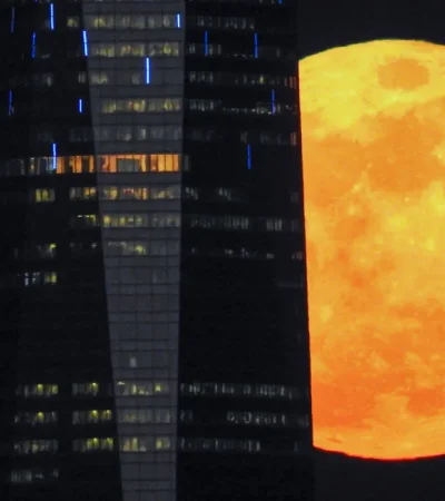 La luna del lobo será la primera superluna de 2026.