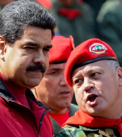 Diosdado Cabello junto a Nicolás Maduro