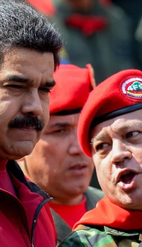 Diosdado Cabello junto a Nicolás Maduro