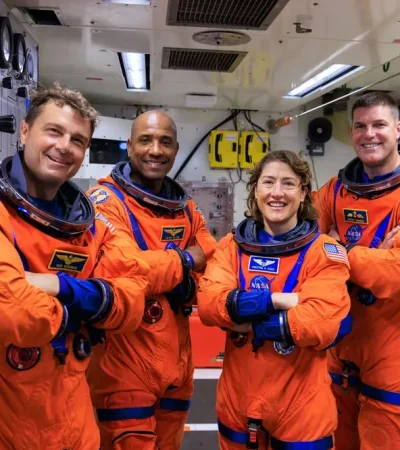 Reid Wiseman, Victor Glover, Christina Koch y Jeremy Hansen son los astronautas que irán a la Luna en la misión Artemis II