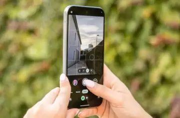 Apple vs. Samsung: los 3 "tanques" gama alta que se disputan el trono de los creadores de contenido