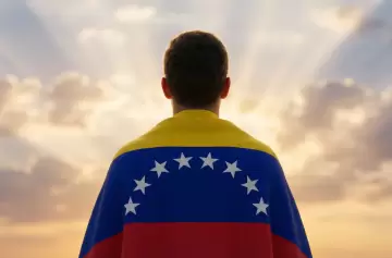 "Quedamos en shock": La emotiva reacción de venezolanos en Mendoza tras la caída de Maduro