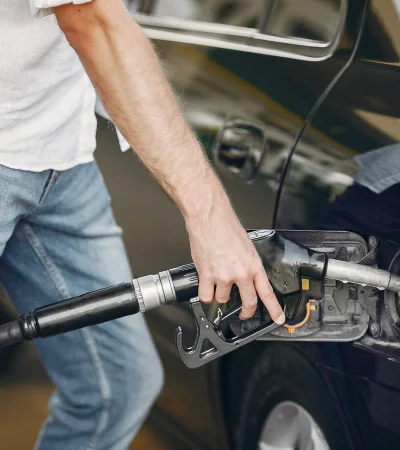 Reintegros, cuotas y apps: las claves para pagar menos en combustibles.