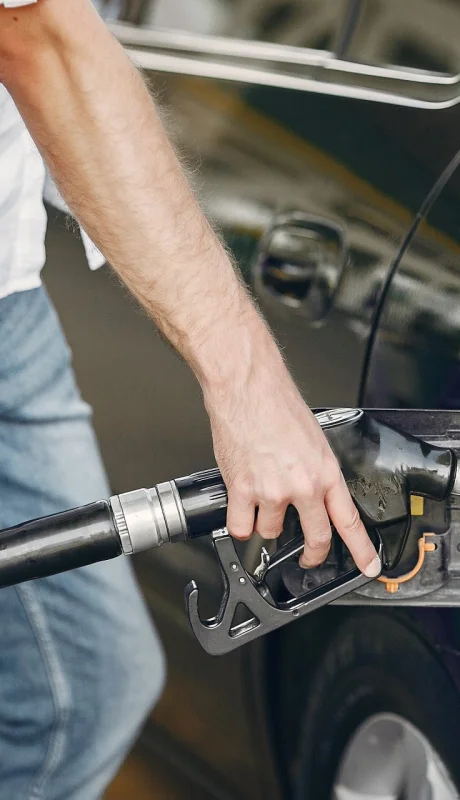 Reintegros, cuotas y apps: las claves para pagar menos en combustibles.