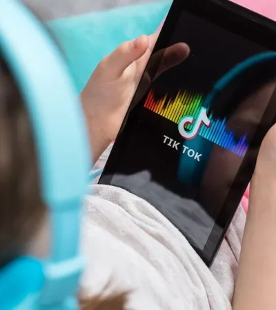 Especialistas advierten sobre el impacto de la tendencia NPC en el desarrollo infantil.