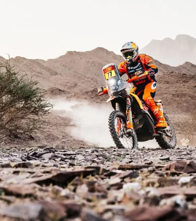 Luciano Benavidez está en el top 5 de la general de motos.