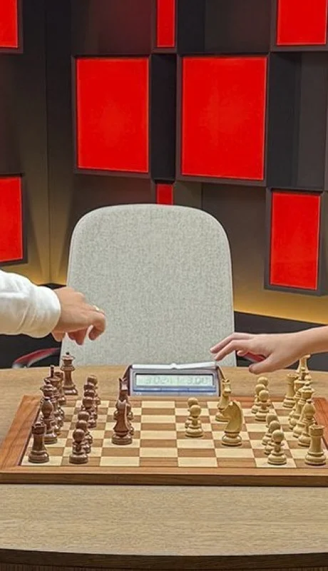 Magnus Carlsen junto a Faustino Oro