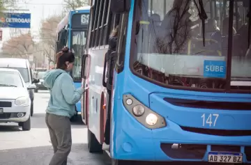 Aumentos récord y tarifas congeladas: el mapa del boleto de colectivo en Argentina