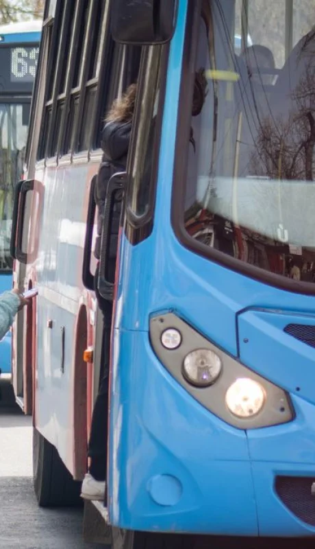 Viajar en colectivo: subas récord y sorpresas.