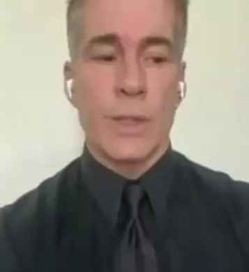 Fernando Carrillo al momento de la dar la entrevista