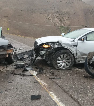 El choque se produjo de frente entre los dos vehículos