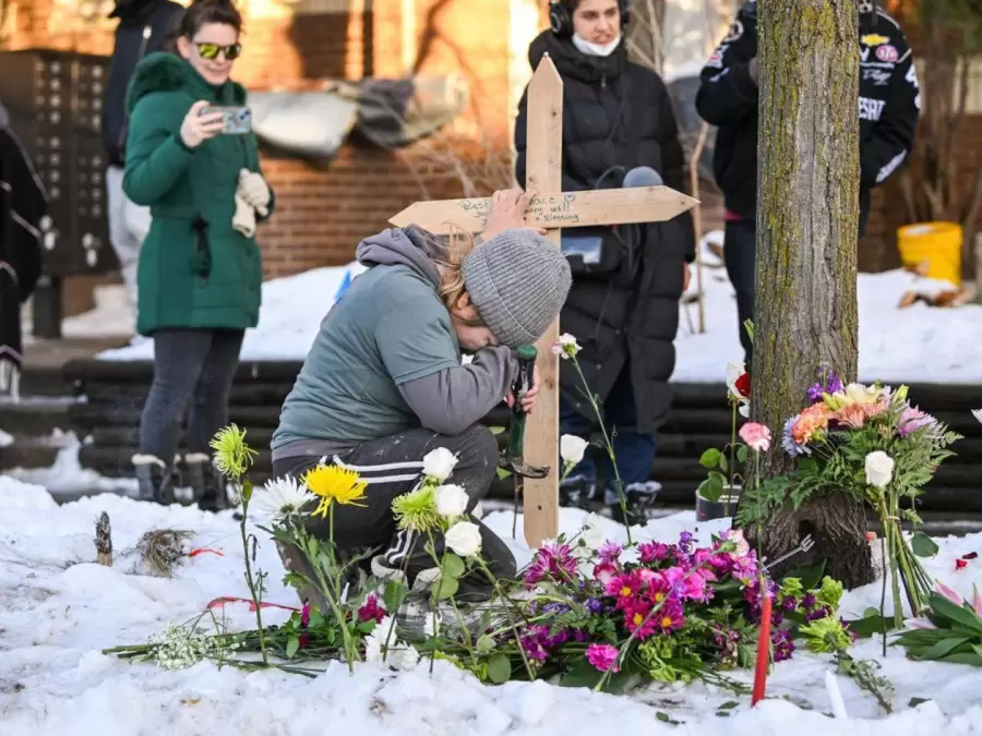 Homenajes en Minneapolis a Renee Good, víctima de ICE, mientras el gobierno declara la "guerra".
