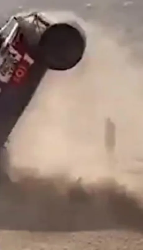 Una de las impactantes imágenes del accidente del binomio.