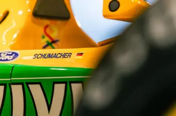 El coche que cambió la F1: el Benetton B192-05 de Schumacher sale a la venta y el precio es de locura
