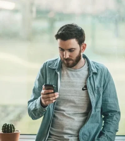 Vivimos en una sociedad cada vez más narcisista, donde el escenario digital se usa para alimentar el ego y sentirse deseado.