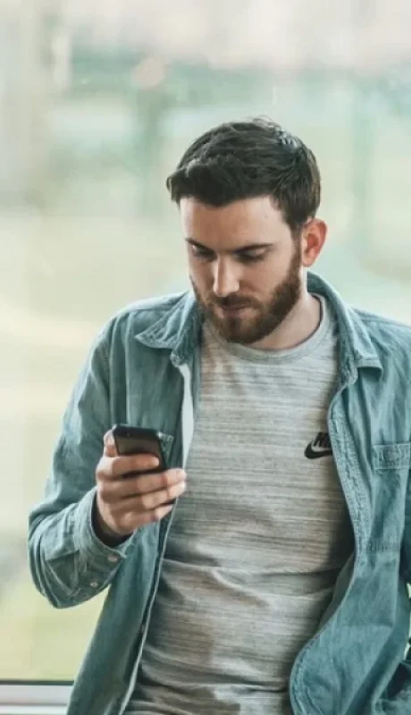 Vivimos en una sociedad cada vez más narcisista, donde el escenario digital se usa para alimentar el ego y sentirse deseado.