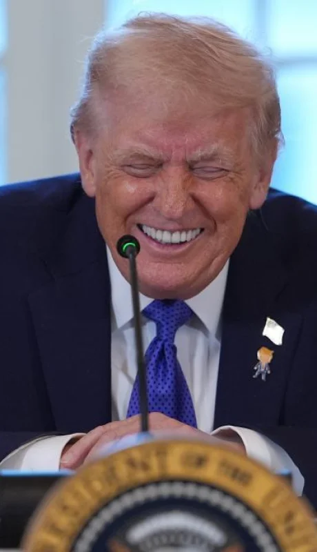 Trump celebra petróleo a 100 dólares mientras la economía de EE. UU. entra en alerta