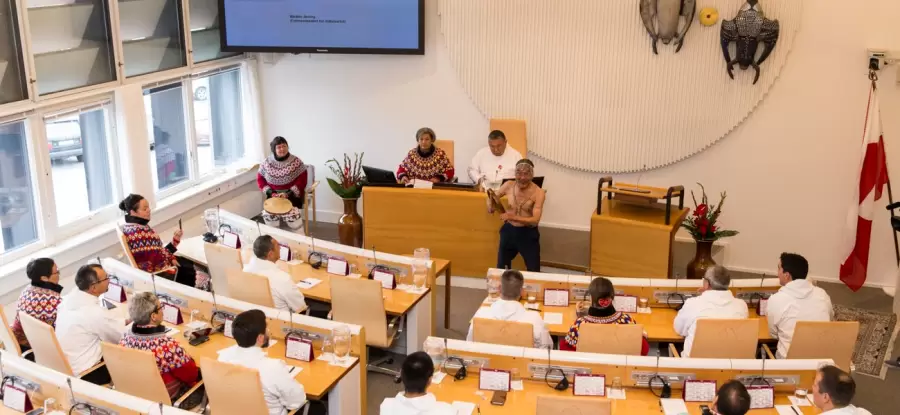 En un comunicado unificado entre los 5 partidos que integran el parlamento groenlandés, rechazaron la ofensiva del mandatario estadounidense.