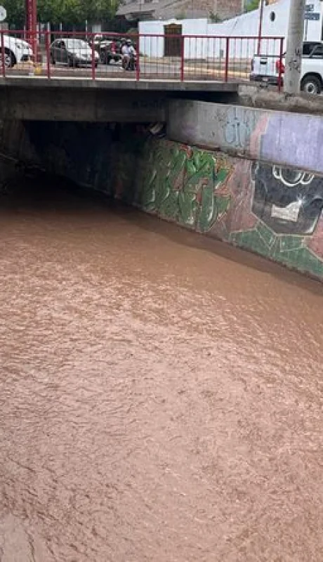 Operativo clave en el Zanjón de los Ciruelos: cortan el agua para buscar a fondo a la mujer arrastrada