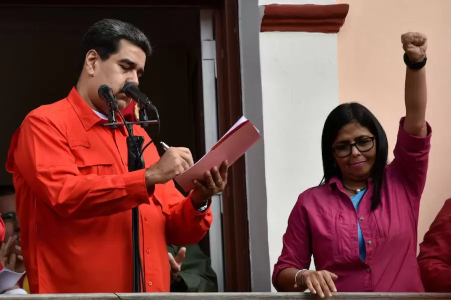 Nicolás Maduro habría sido quien rescató a Delcy Rodríguez tras el desplazamiento que le confirió Hugo Chavez.