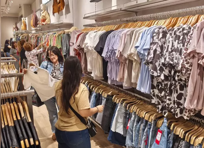 Las ventas minoristas crecieron 5,2% mensual en diciembre.