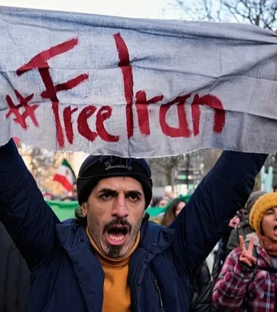 Continúan las protestas en Irán y el régimen amenaza con atacar a EE.UU. e Israel si Trump interviene en el conflicto.