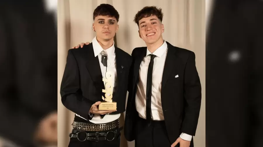 Los Mernosketti, de a penas 25 años, ganaron en 2025 el premio Ídolo a "Creador Digital del Año".