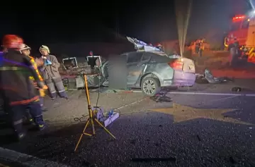 Violento choque entre un auto y un camión dejó un fallecido y heridos graves en Potrerillos
