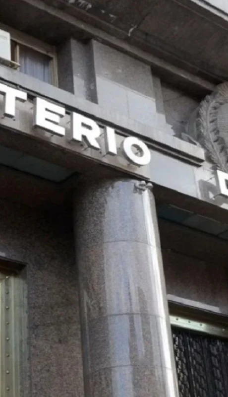 El Ministerio de Economía trabaja duro para mantener el equilibrio fiscal, imprescindible para volver a crecer. (Foto: archivo web)