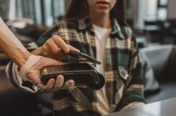 El error con la tarjeta de crédito que muchos están cometiendo: por qué pasa