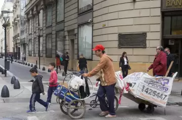 Canasta básica aumentó 4,1% en diciembre: ¿Cuánto necesitó una familia para no ser pobre?