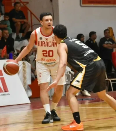 Reyes vistiendo la casaca de Huracán.