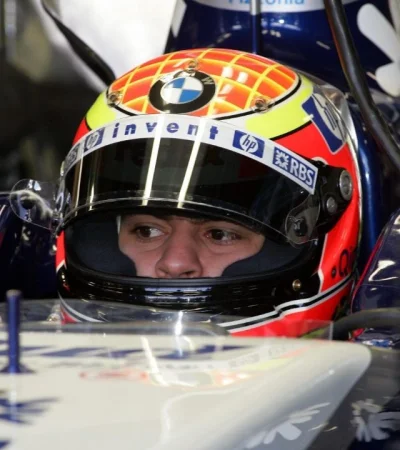 Antonio Pizzonia fue esposado y trasladado a una cárcel local.