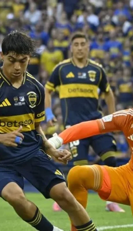 Zeballos, titular en el Xeneize, desperdició un penal.