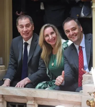 Diego Santilli Karina Milei y Manuel Adorni, tres de las principales piezas del Gobierno. (Imagen: archivo web)