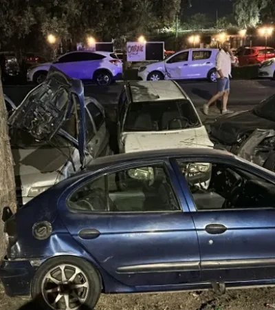 El auto en el que iba chocó contra el guardarraíl y cuatro vehículos estacionados