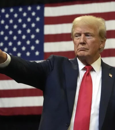 No quitará los aranceles hasta que le vendan Groenlandia.