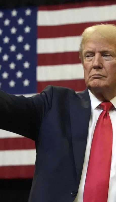 No quitará los aranceles hasta que le vendan Groenlandia.