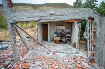 "Mi casa se abrió a la mitad": pánico en Comodoro por un derrumbe masivo que obligó a evacuar a 90 familias